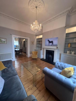 No2 Clarence grade II Regency townhouse short walk to racecourse and town centre
